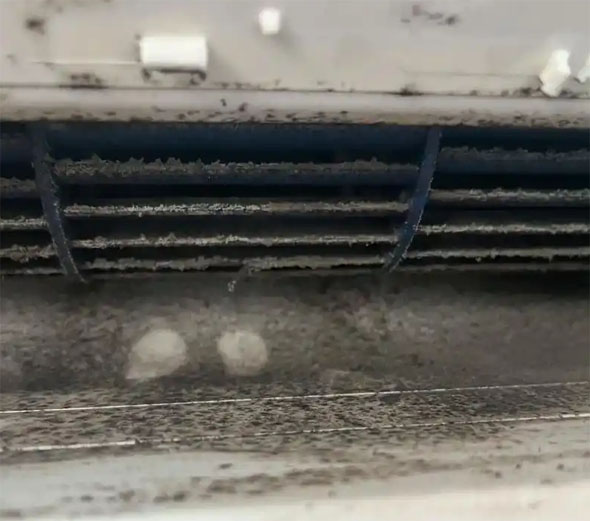 衡东空调吹的风有股烧焦味是怎么回事